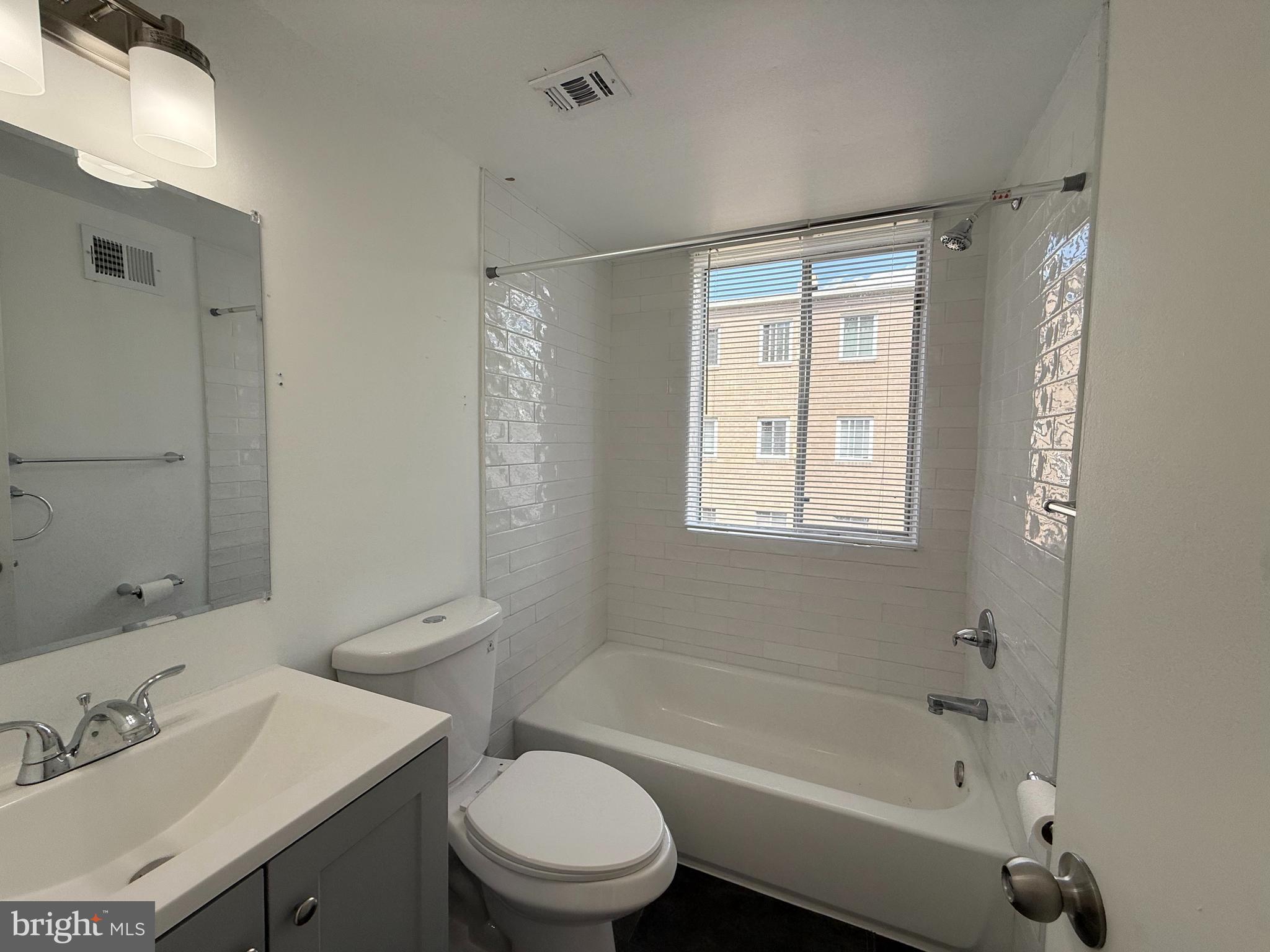 1920 NAYLOR ROAD SE 210