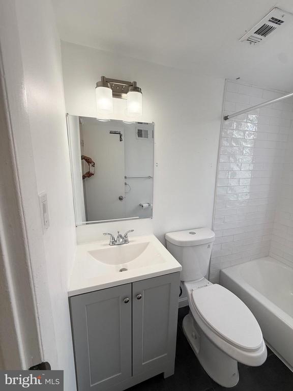1920 NAYLOR ROAD SE 210