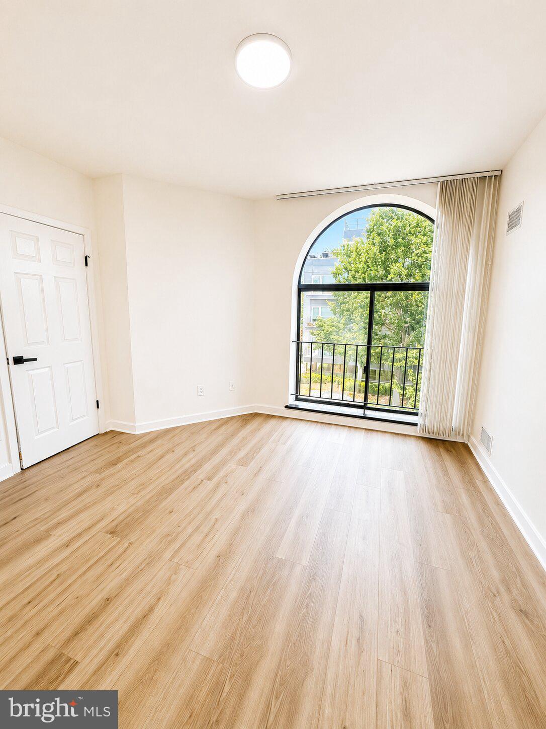 406 15TH STREET SE B