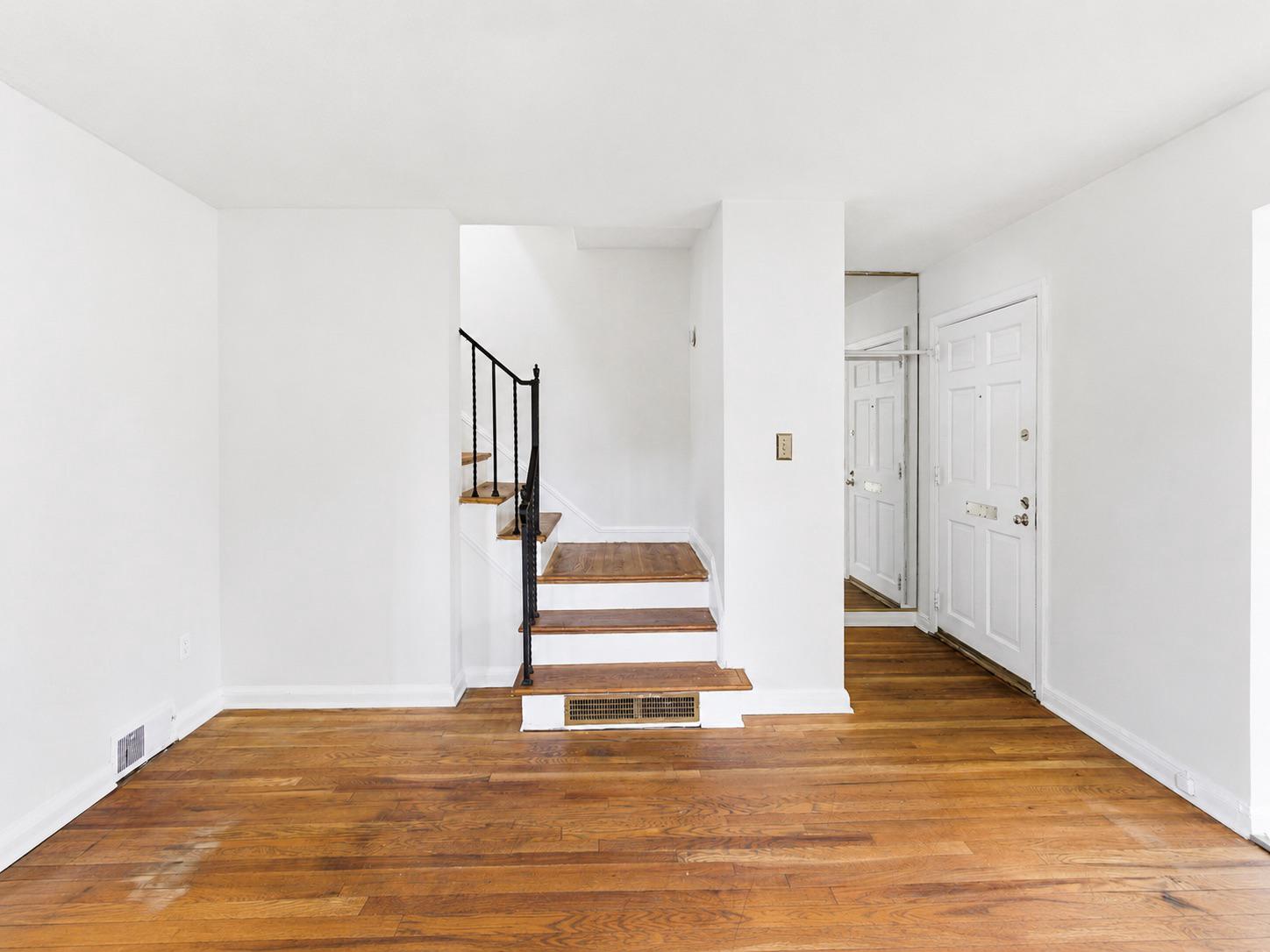 121 33RD STREET NE
