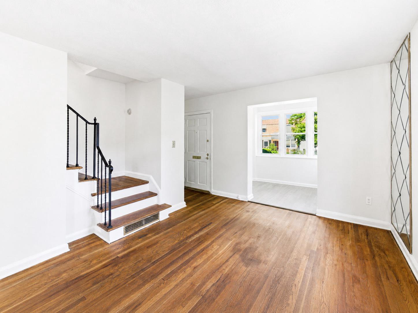 121 33RD STREET NE