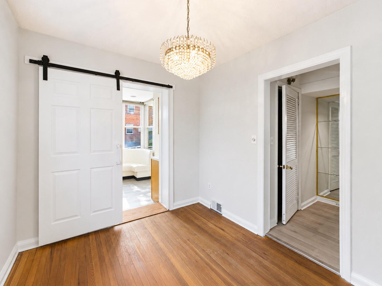 121 33RD STREET NE