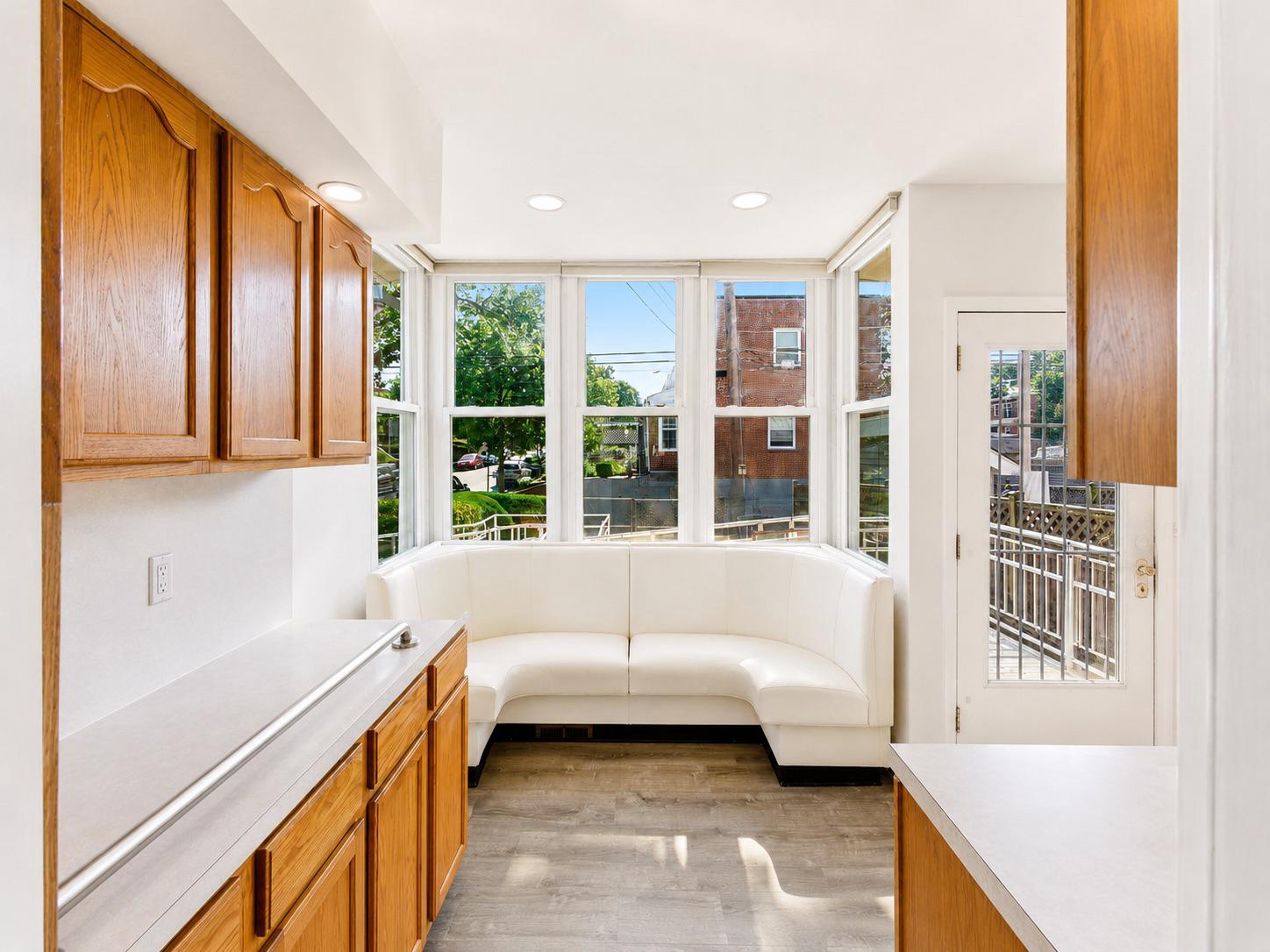121 33RD STREET NE