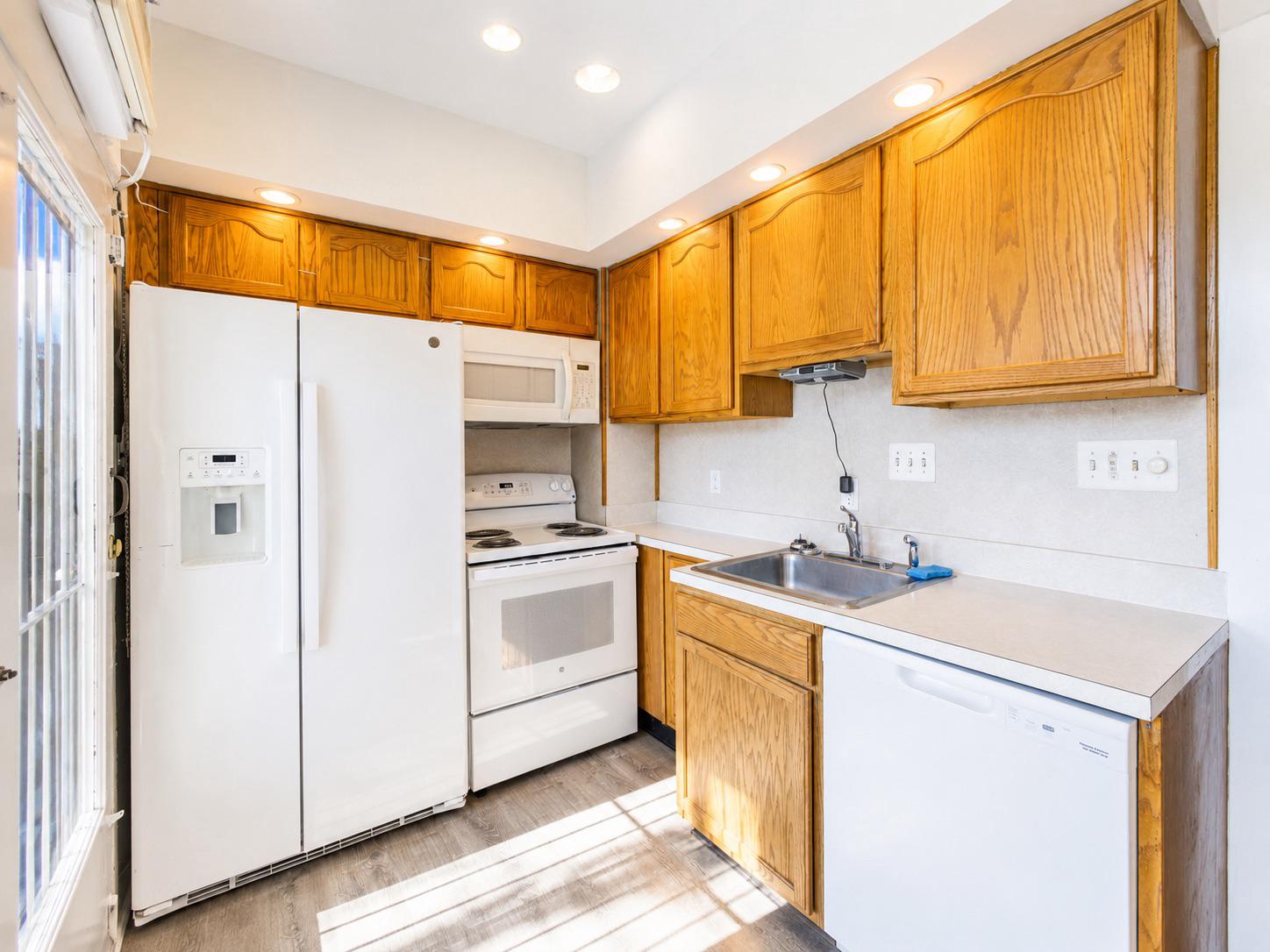 121 33RD STREET NE