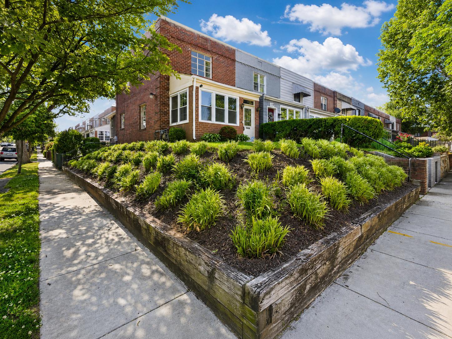 121 33RD STREET NE