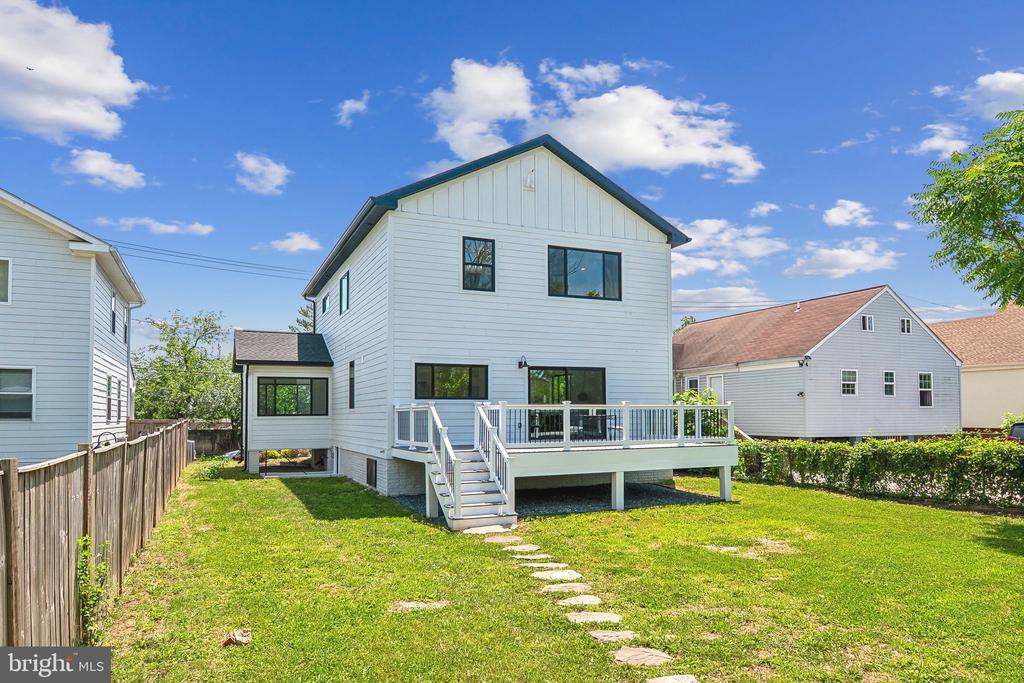 3108 ADAMS STREET NE
