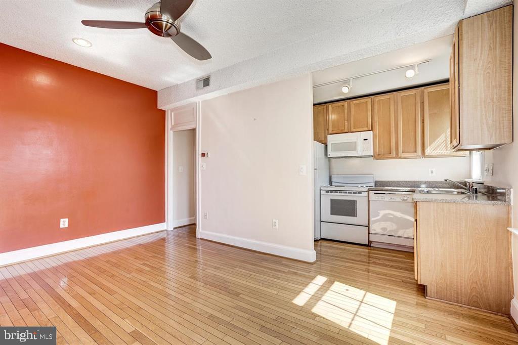 1401 COLUMBIA ROAD NW Unit: 215