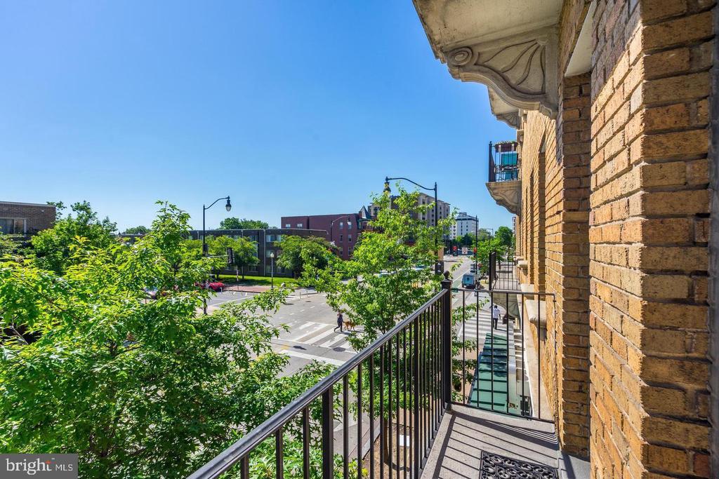 1401 COLUMBIA ROAD NW Unit: 215