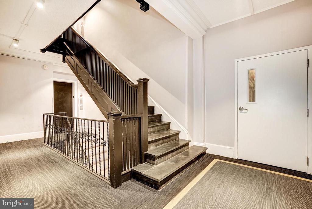 1401 COLUMBIA ROAD NW Unit: 215