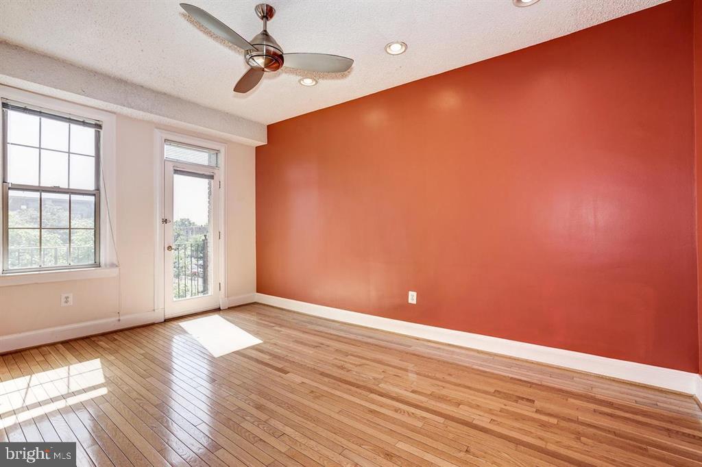 1401 COLUMBIA ROAD NW Unit: 215