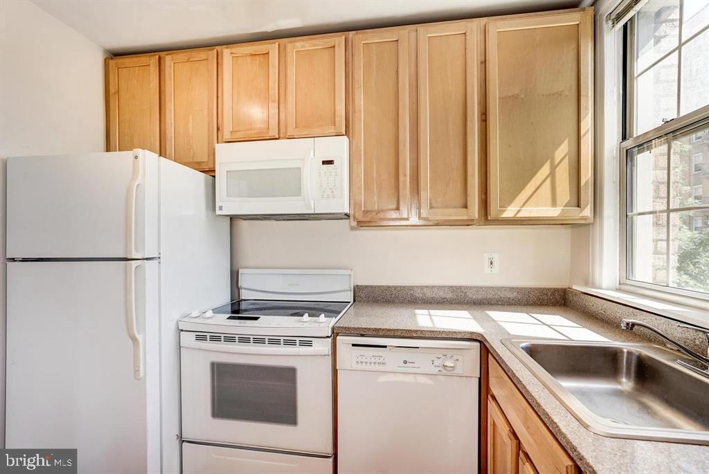 1401 COLUMBIA ROAD NW Unit: 215