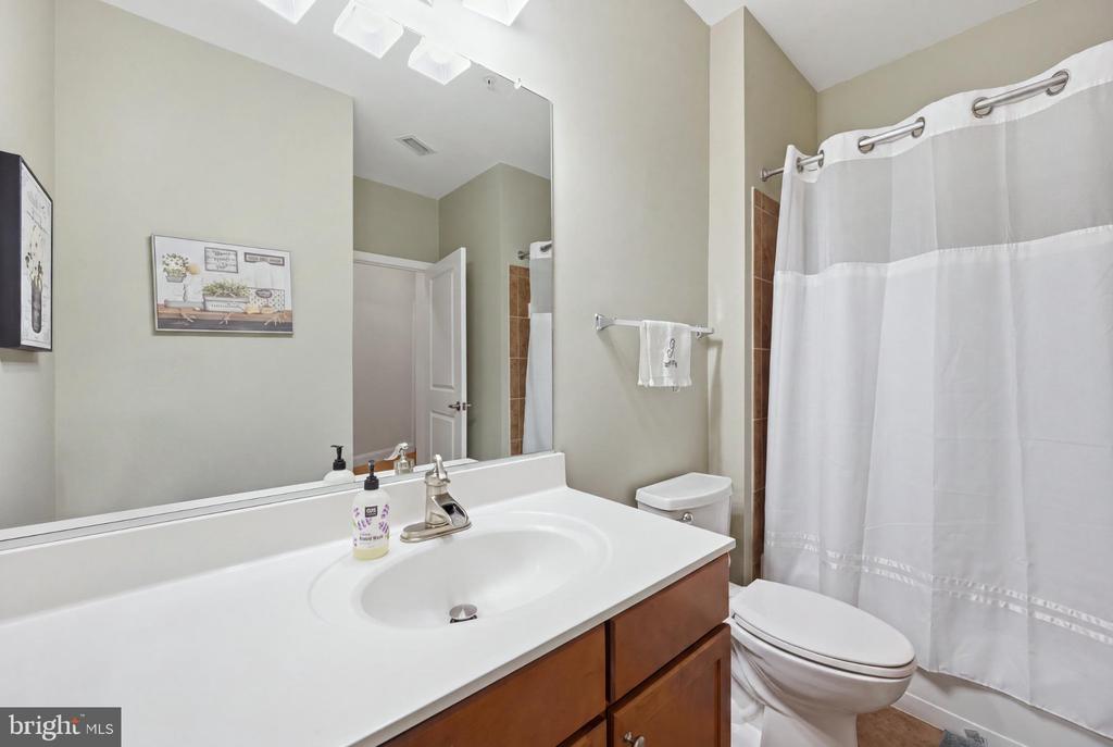 1391 PENNSYLVANIA AVENUE SE Unit: 463