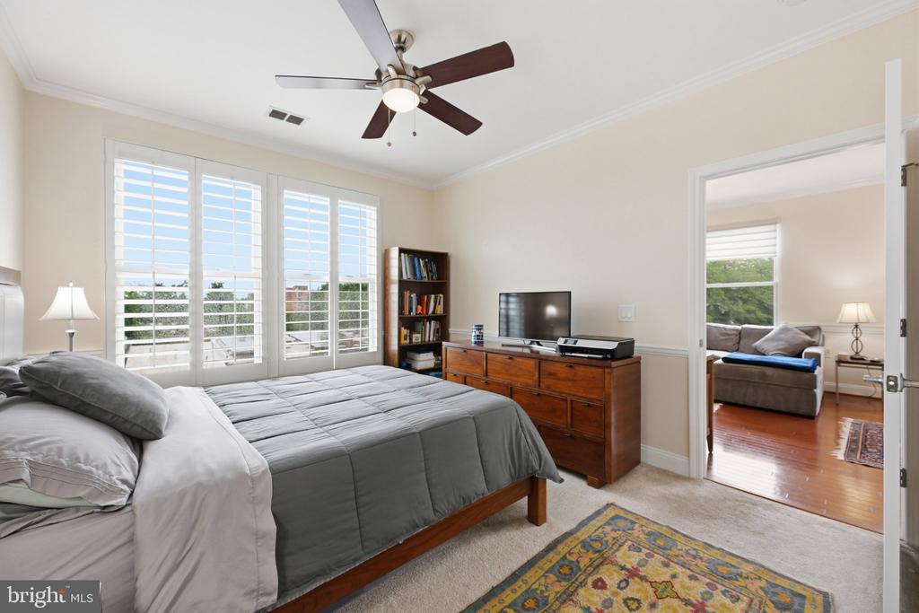 1391 PENNSYLVANIA AVENUE SE Unit: 463