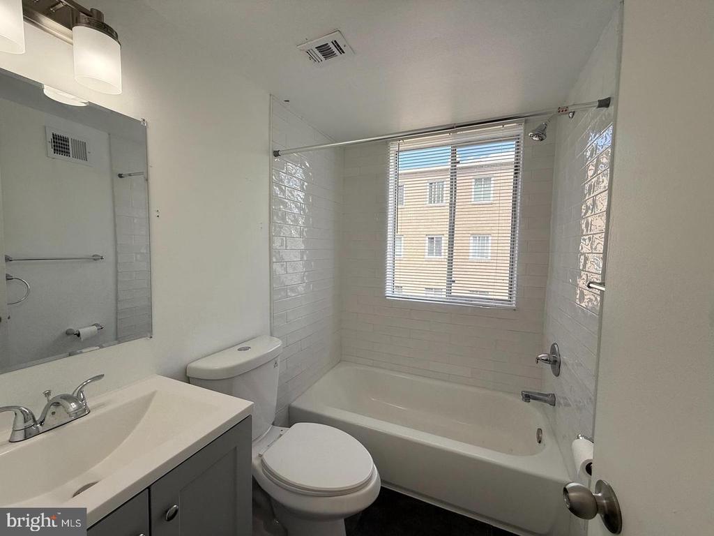 1920 NAYLOR ROAD SE Unit: 210