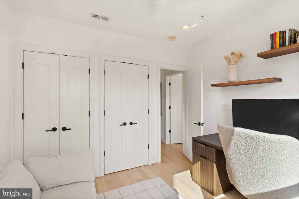 1721 20TH STREET NW Unit: 302