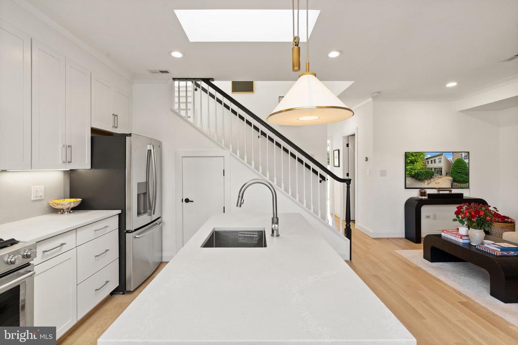 1721 20TH STREET NW Unit: 302