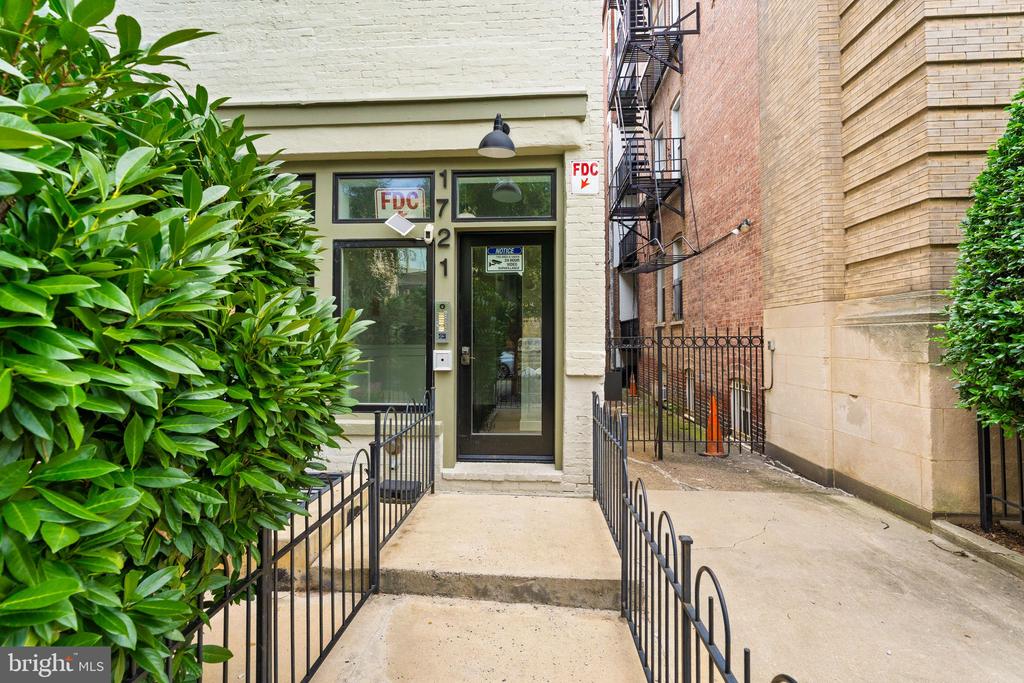 1721 20TH STREET NW Unit: 302