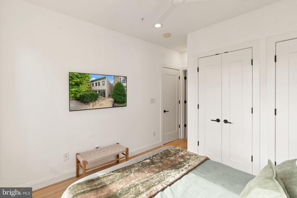 1721 20TH STREET NW Unit: 302