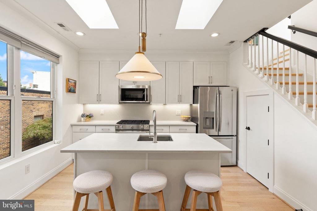 1721 20TH STREET NW Unit: 302