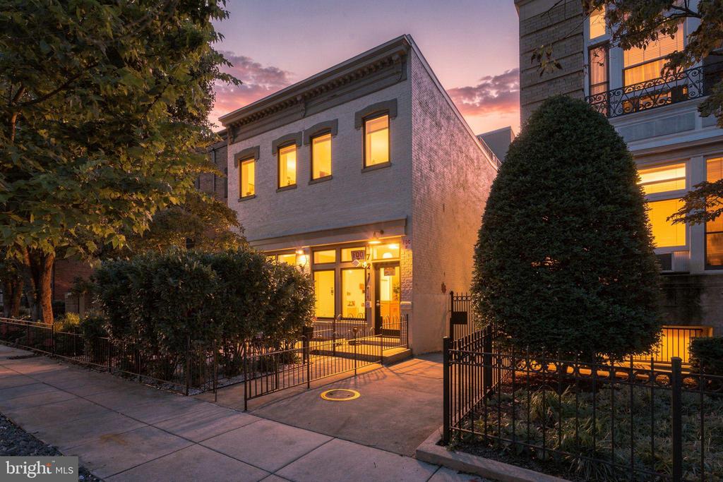 1721 20TH STREET NW Unit: 302