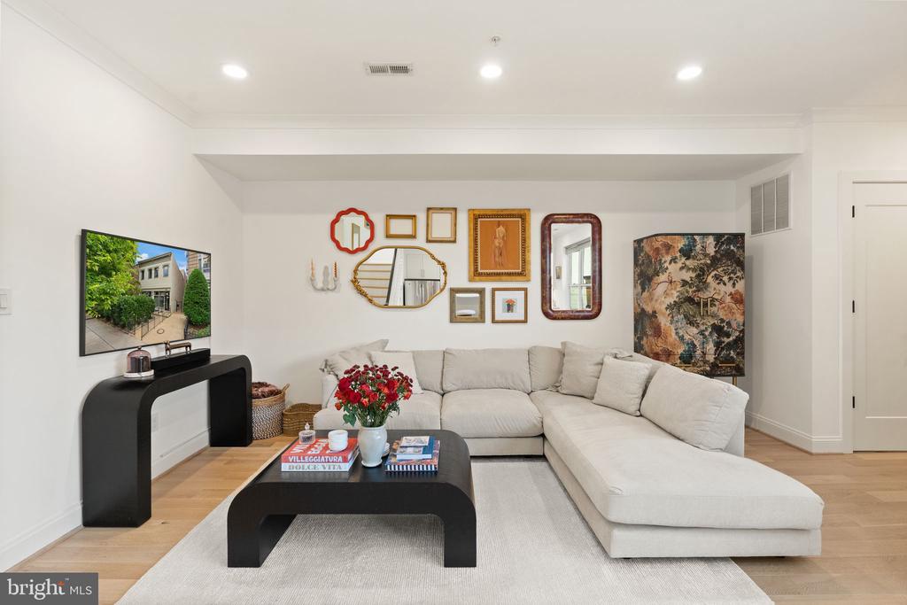 1721 20TH STREET NW Unit: 302