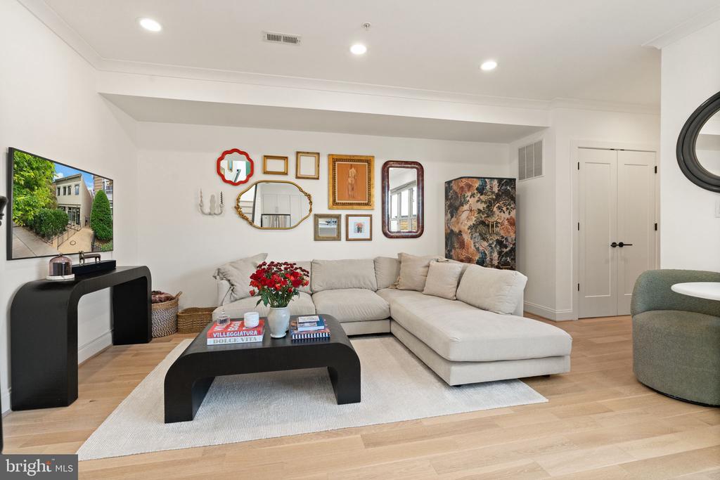 1721 20TH STREET NW Unit: 302