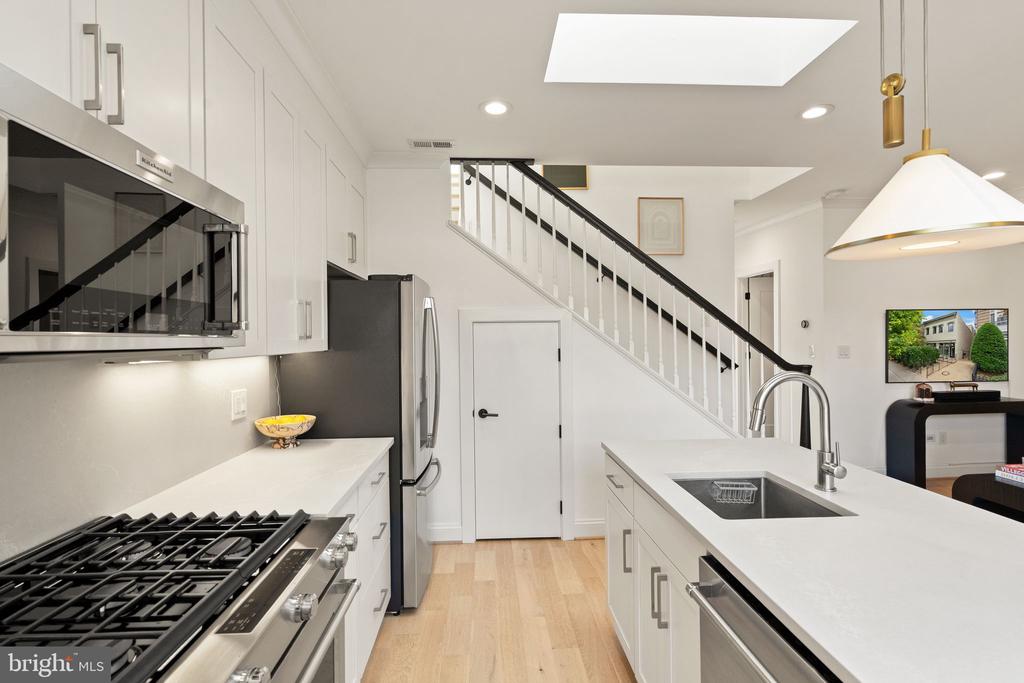 1721 20TH STREET NW Unit: 302