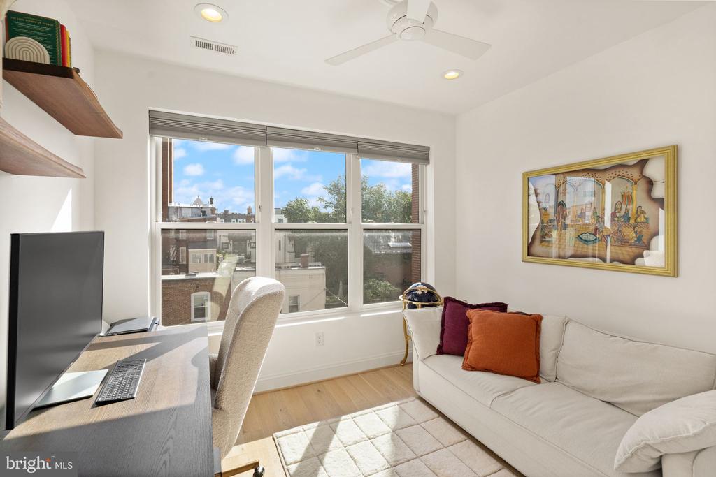 1721 20TH STREET NW Unit: 302