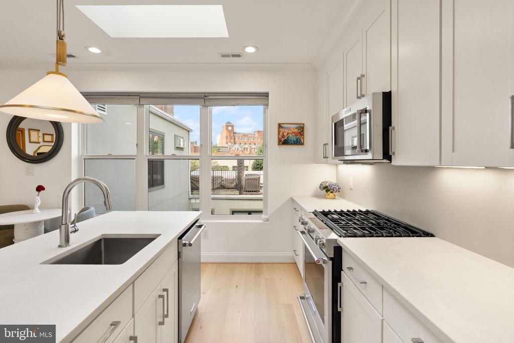 1721 20TH STREET NW Unit: 302