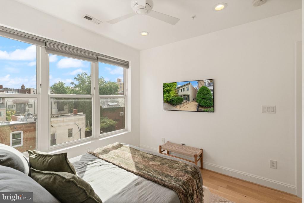 1721 20TH STREET NW Unit: 302