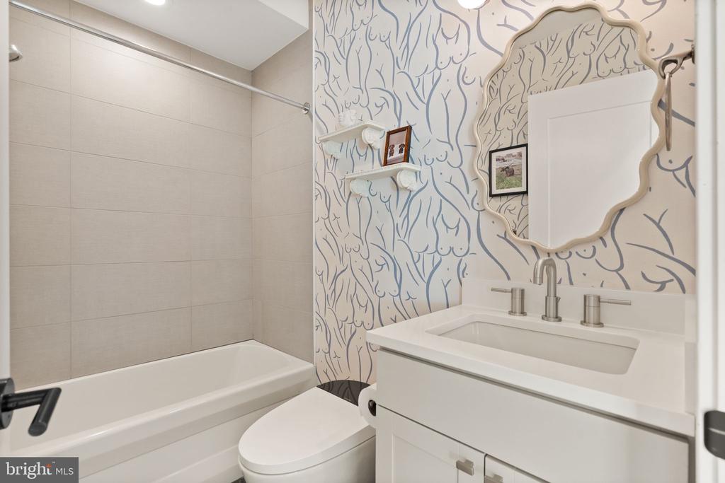 1721 20TH STREET NW Unit: 302