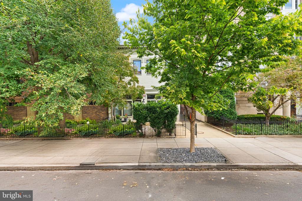 1721 20TH STREET NW Unit: 302