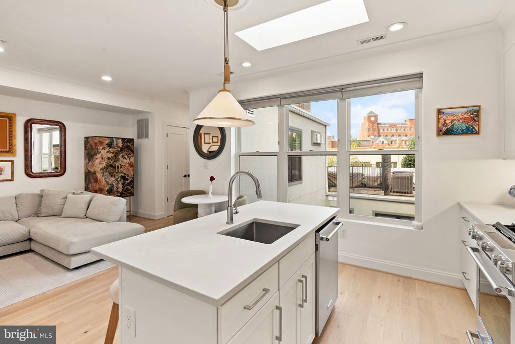 1721 20TH STREET NW Unit: 302