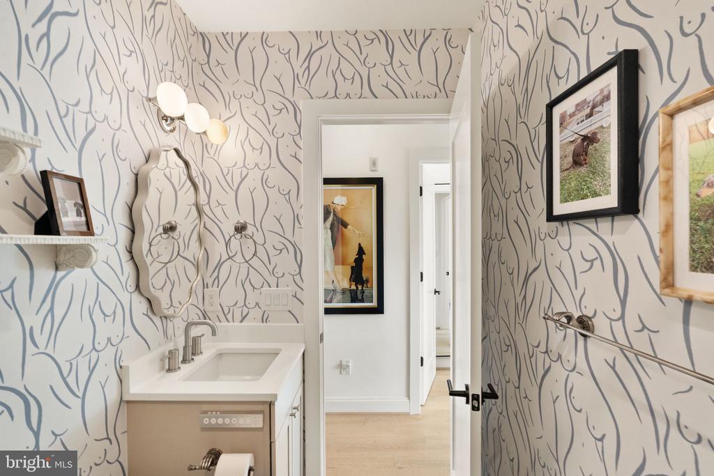1721 20TH STREET NW Unit: 302