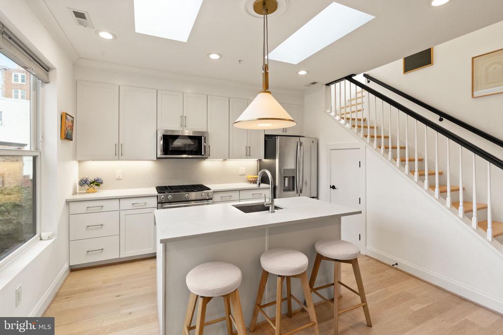 1721 20TH STREET NW Unit: 302