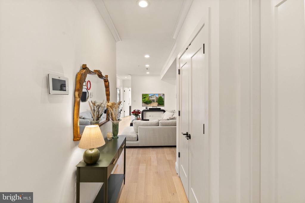 1721 20TH STREET NW Unit: 302