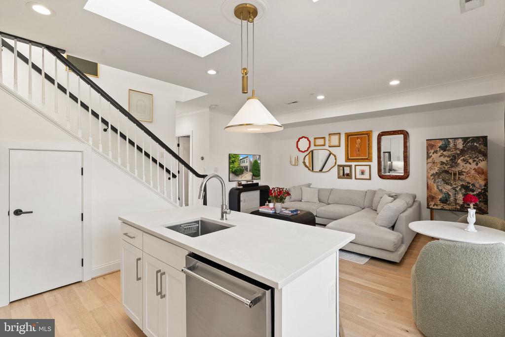 1721 20TH STREET NW Unit: 302