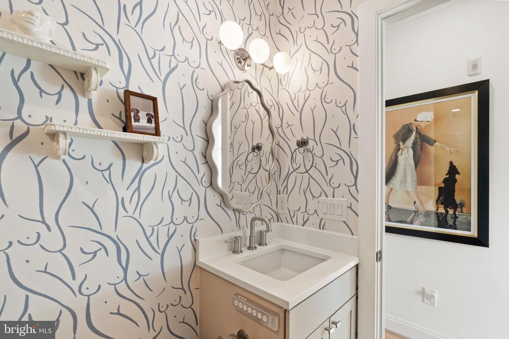 1721 20TH STREET NW Unit: 302