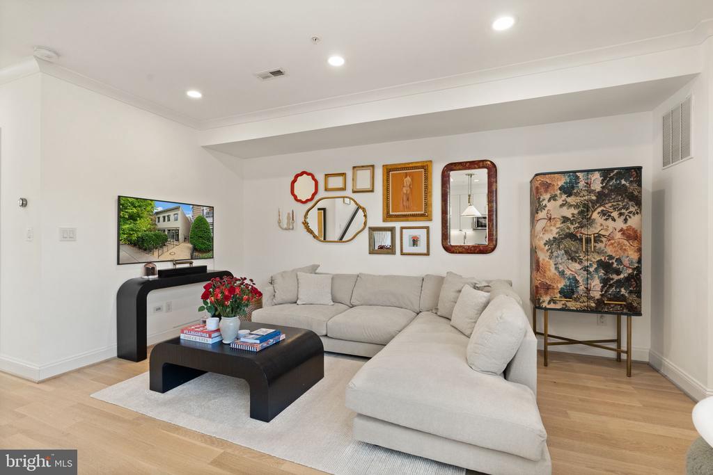 1721 20TH STREET NW Unit: 302
