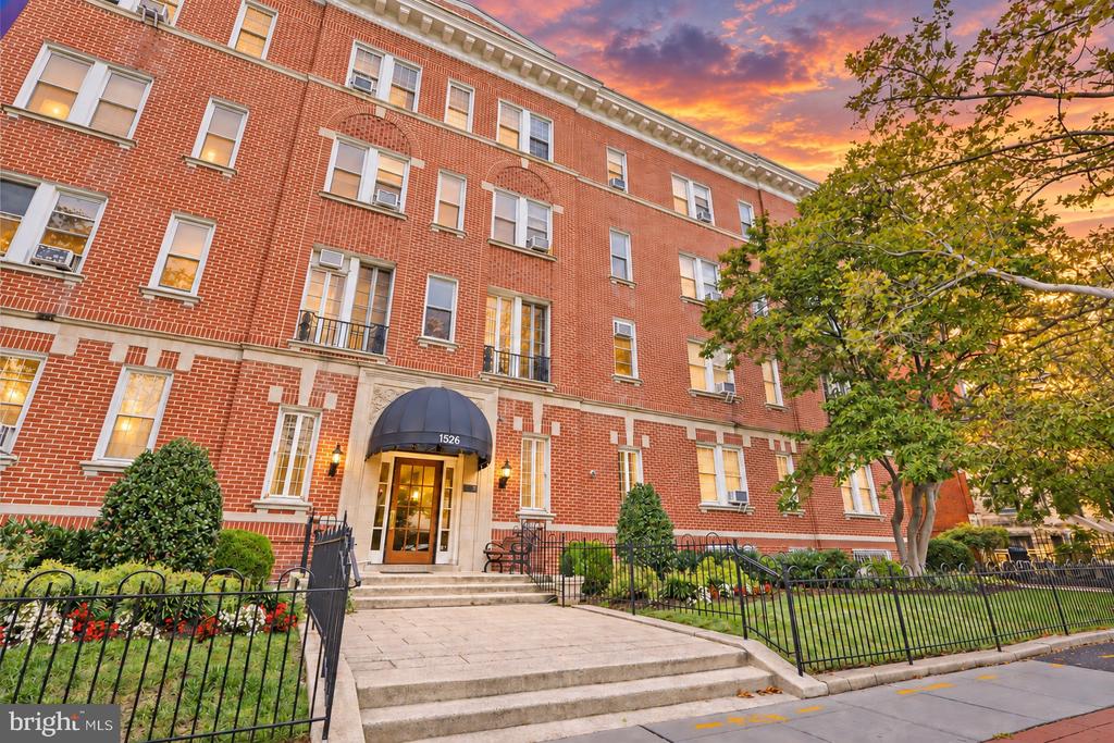 1526 17TH STREET NW Unit: 215