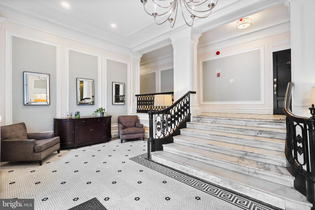 1526 17TH STREET NW Unit: 215