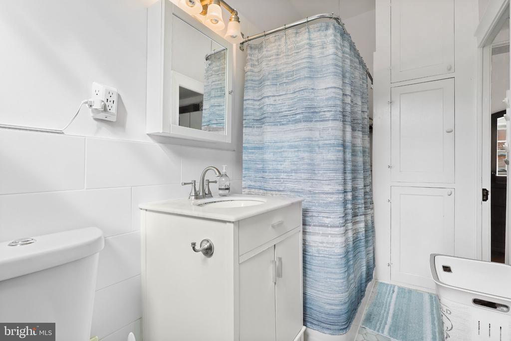 1526 17TH STREET NW Unit: 215