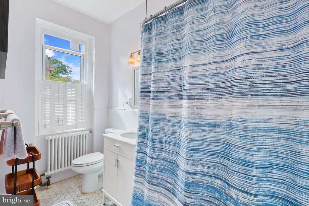 1526 17TH STREET NW Unit: 215