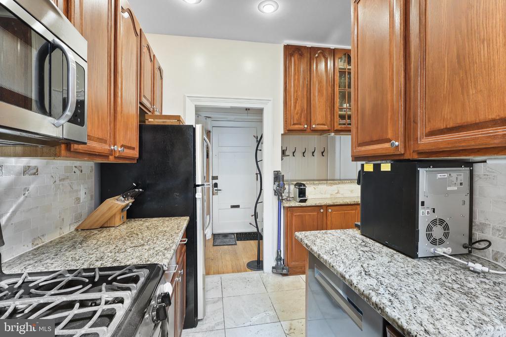 1526 17TH STREET NW Unit: 215