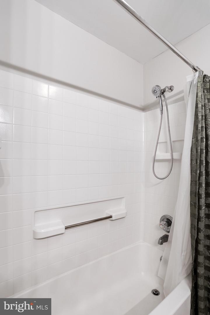 2050 QUAKER WAY Unit: 6