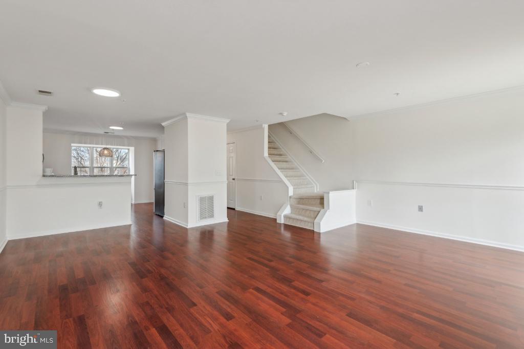 2465 Wentworth Dr