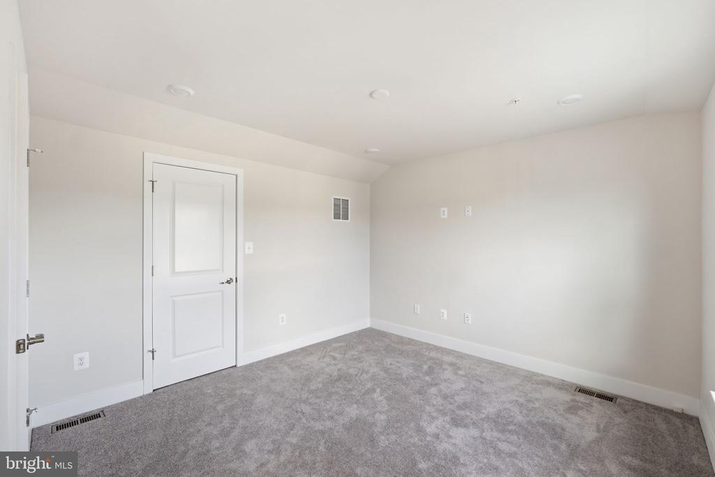 3407 RIVULET LN