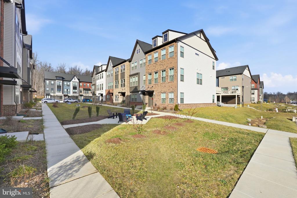 3407 RIVULET LN