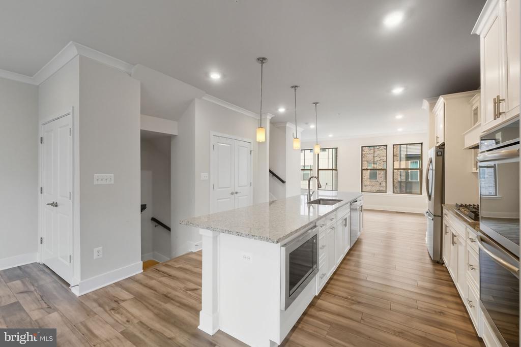 3407 RIVULET LN