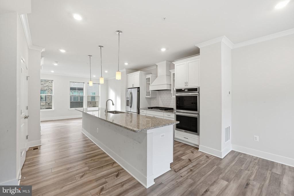3407 RIVULET LN